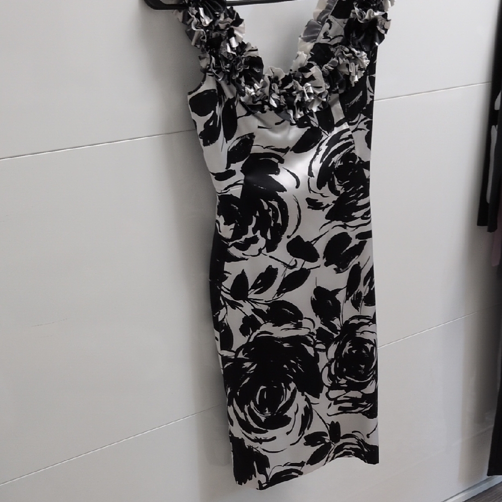 White House Black Market Black and White Sheath Dress